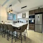 Modern 2Br Apartment With Pool, Veranda & Garden In Paphos