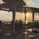 Modern 2Br Apartment With Pool, Veranda & Garden In Paphos