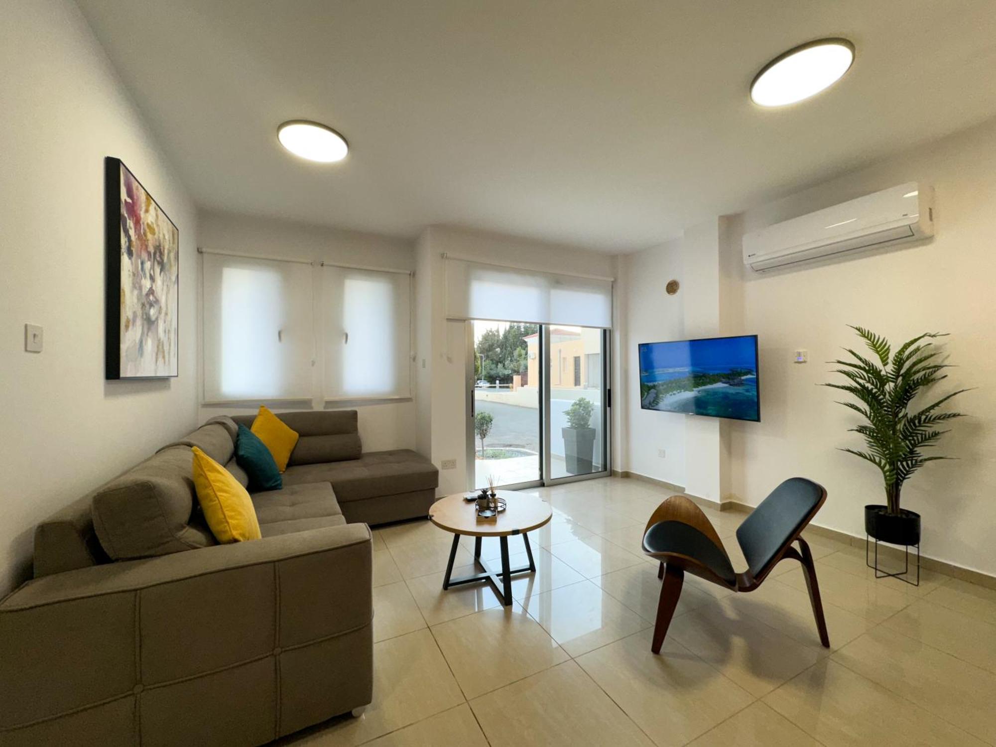 Modern 2br With Pool, Veranda & Garden In Pafos