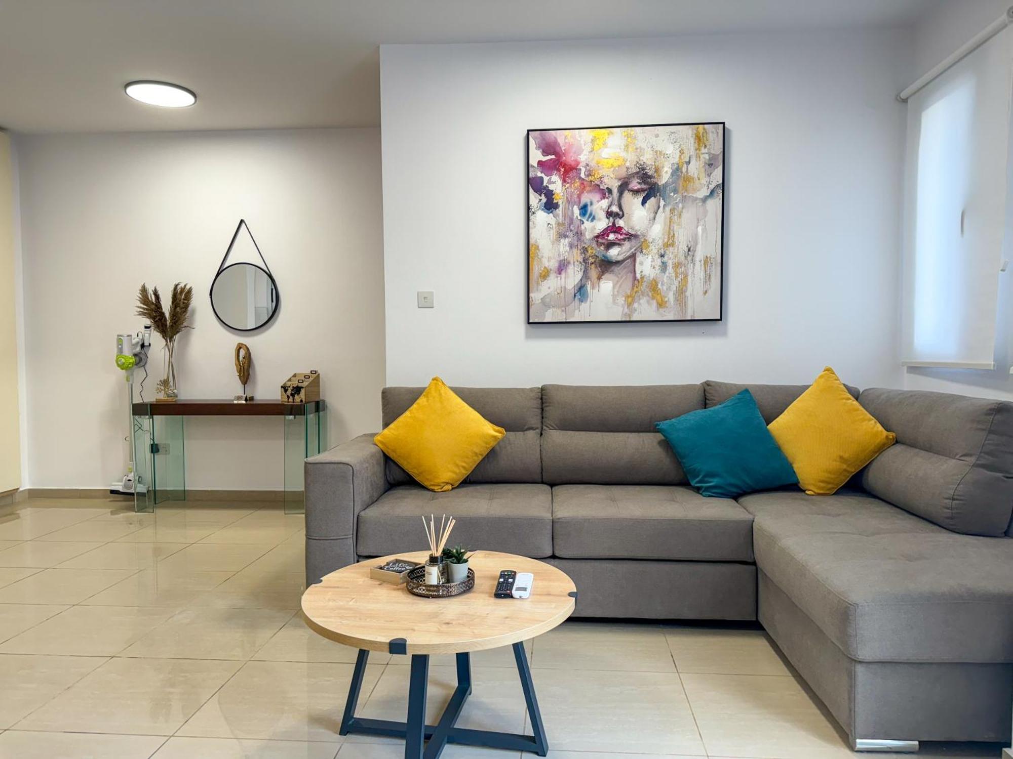 Modern 2br With Pool, Veranda & Garden In Pafos
