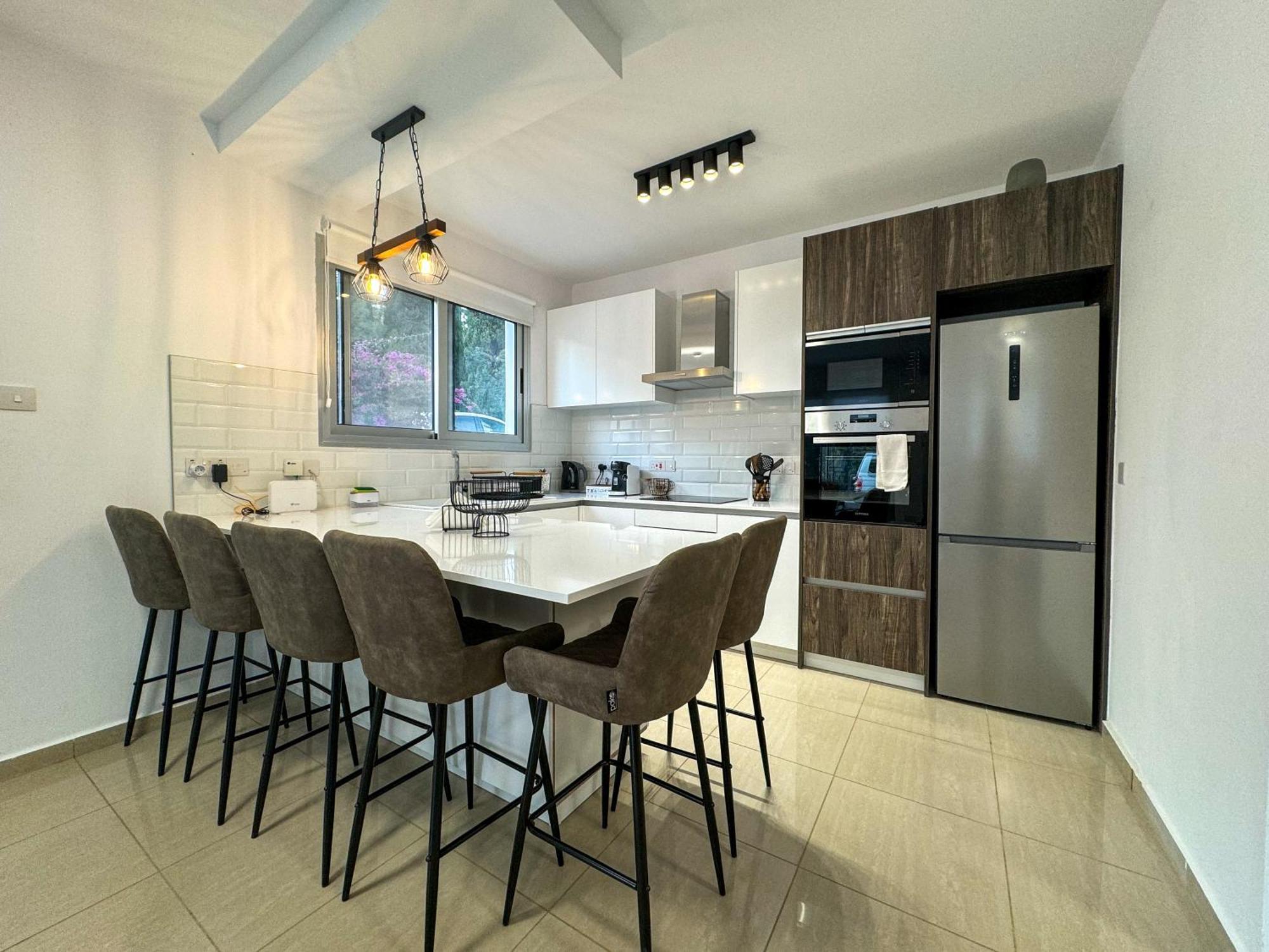 Modern 2br With Pool, Veranda & Garden In Apartament