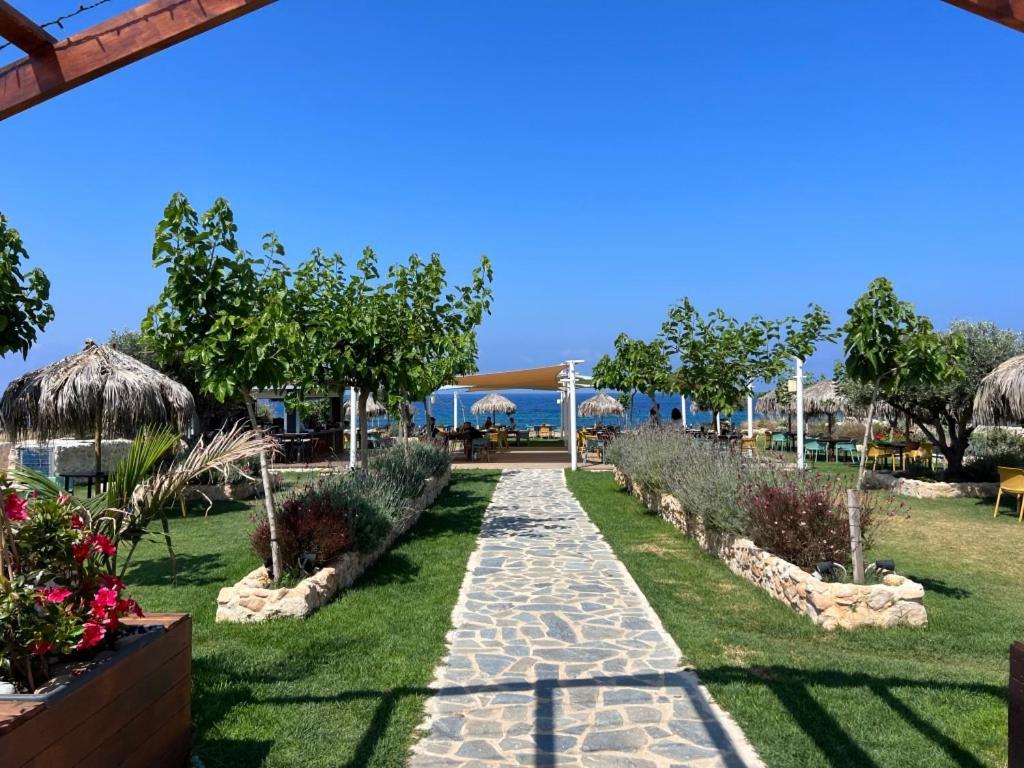 Modern 2br With Pool, Veranda & Garden In Pafos