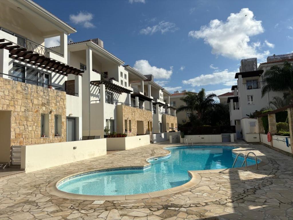 Apartament Modern 2br With Pool, Veranda & Garden In Pafos