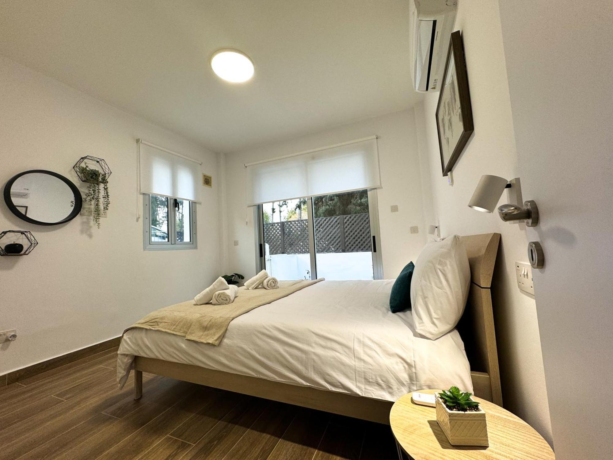 Apartament Modern 2br With Pool, Veranda & Garden In