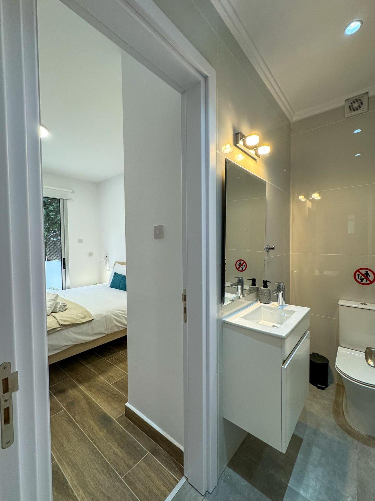 Modern 2br With Pool, Veranda & Garden In Pafos