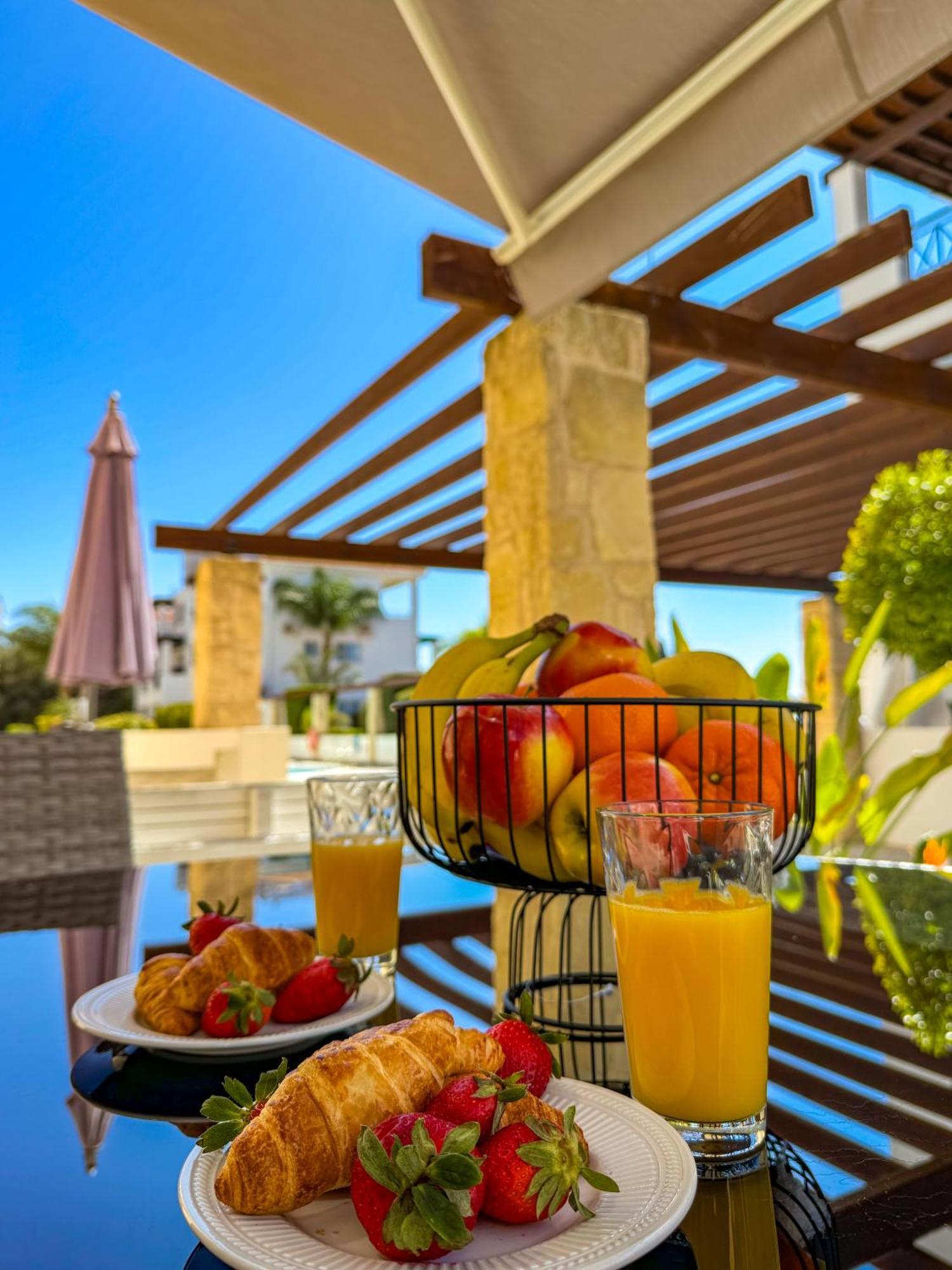 Modern 2br With Pool, Veranda & Garden In Apartment Paphos